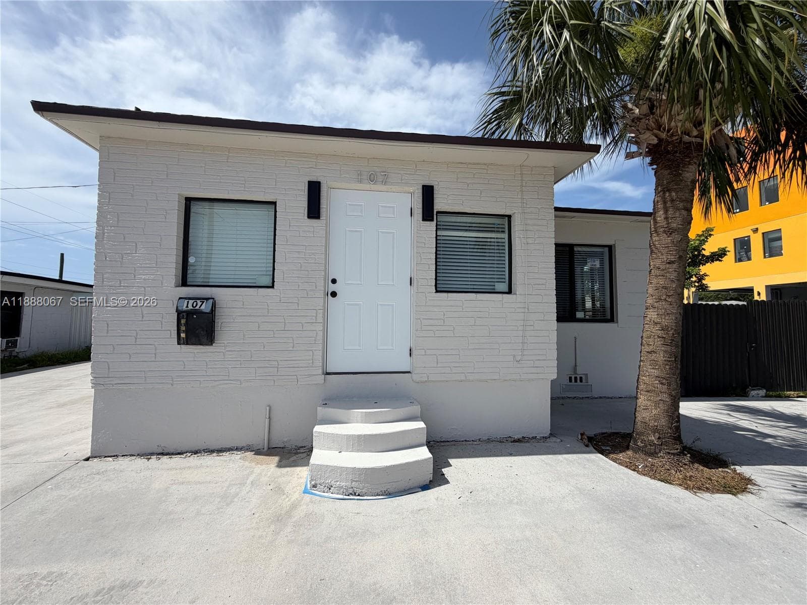 107 W Pembroke Rd, Hallandale Beach FL 33009