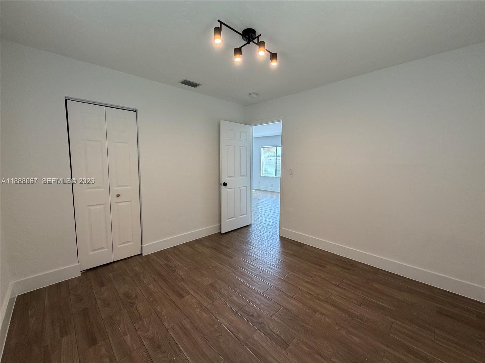107 W Pembroke Rd, Hallandale Beach FL 33009