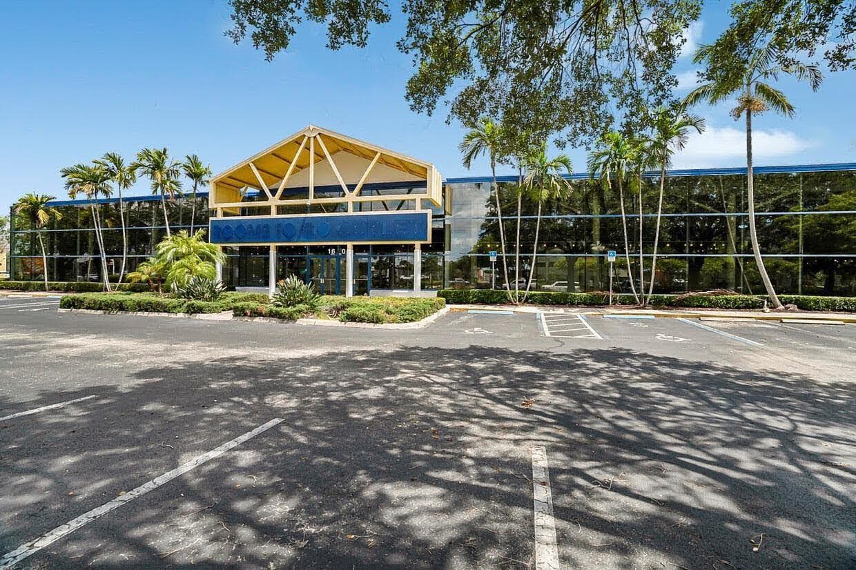 1605 W Oakland Park Boulevard, Oakland Park FL 33311