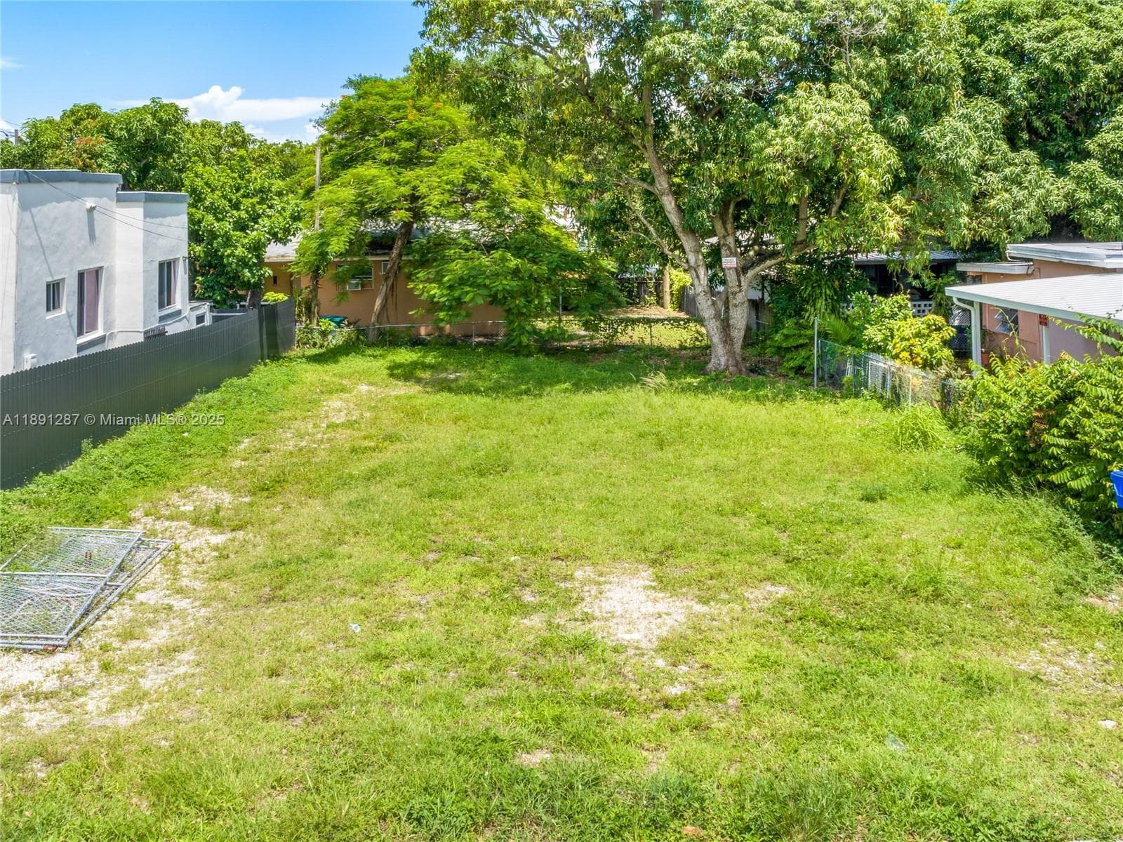 1881 NW 4th St, Miami FL 33125
