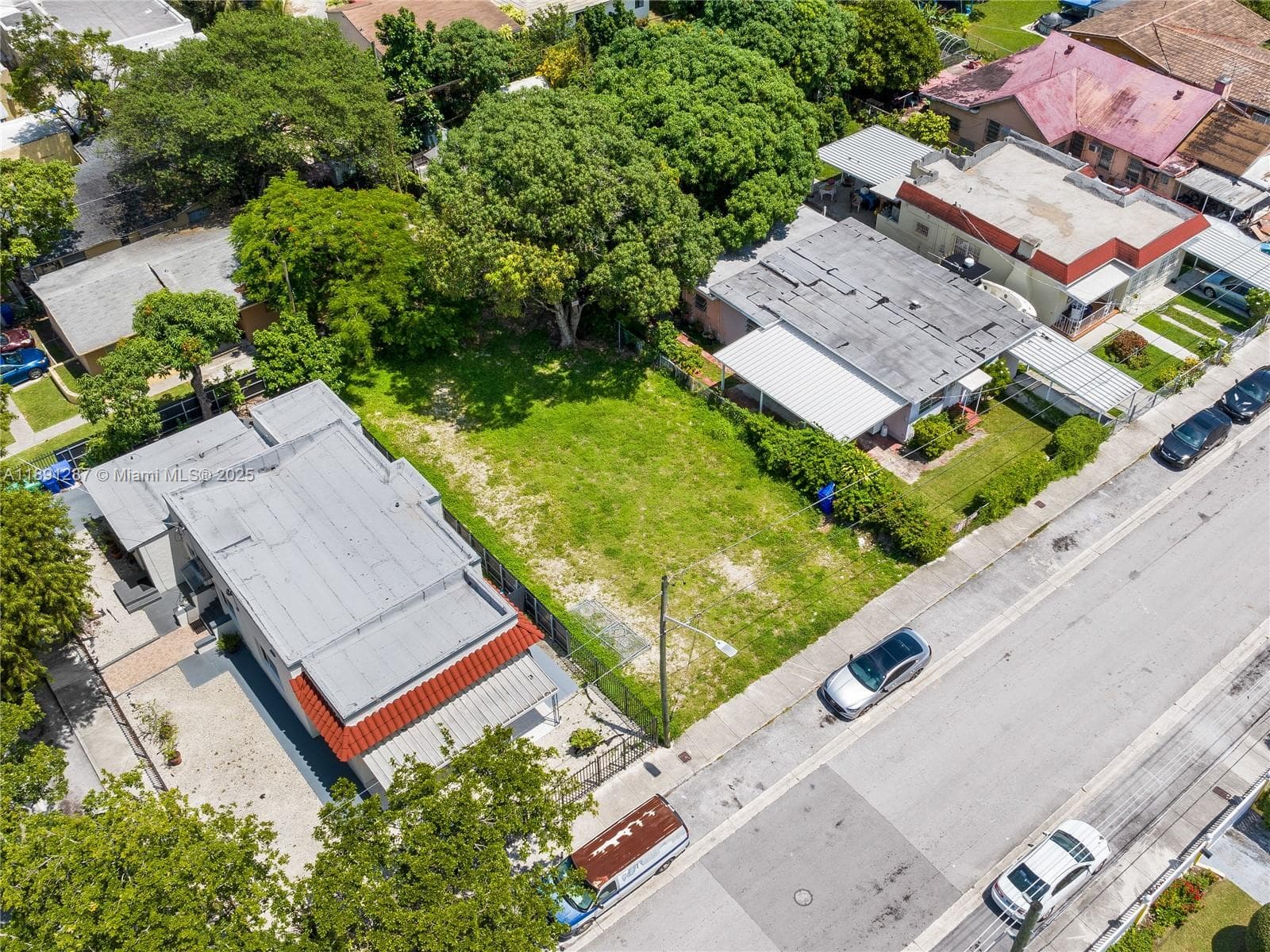 1881 NW 4th St, Miami FL 33125