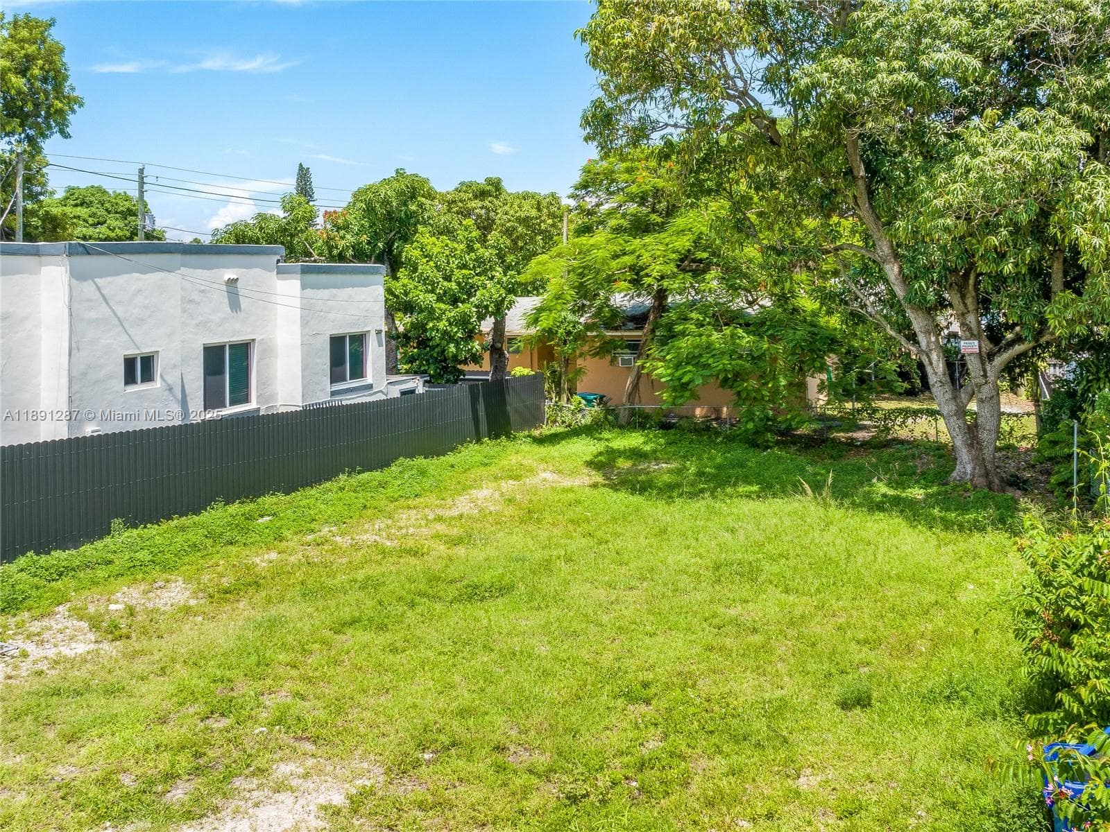 1881 NW 4th St, Miami FL 33125