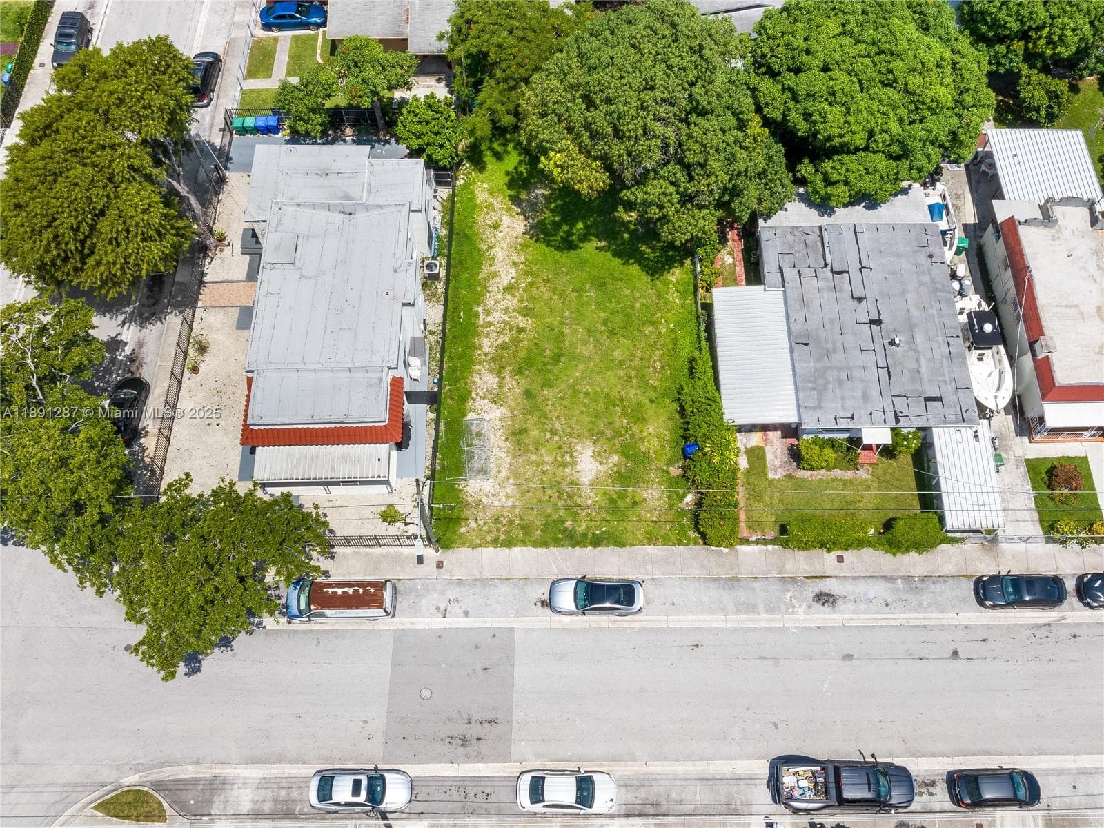 1881 NW 4th St, Miami FL 33125