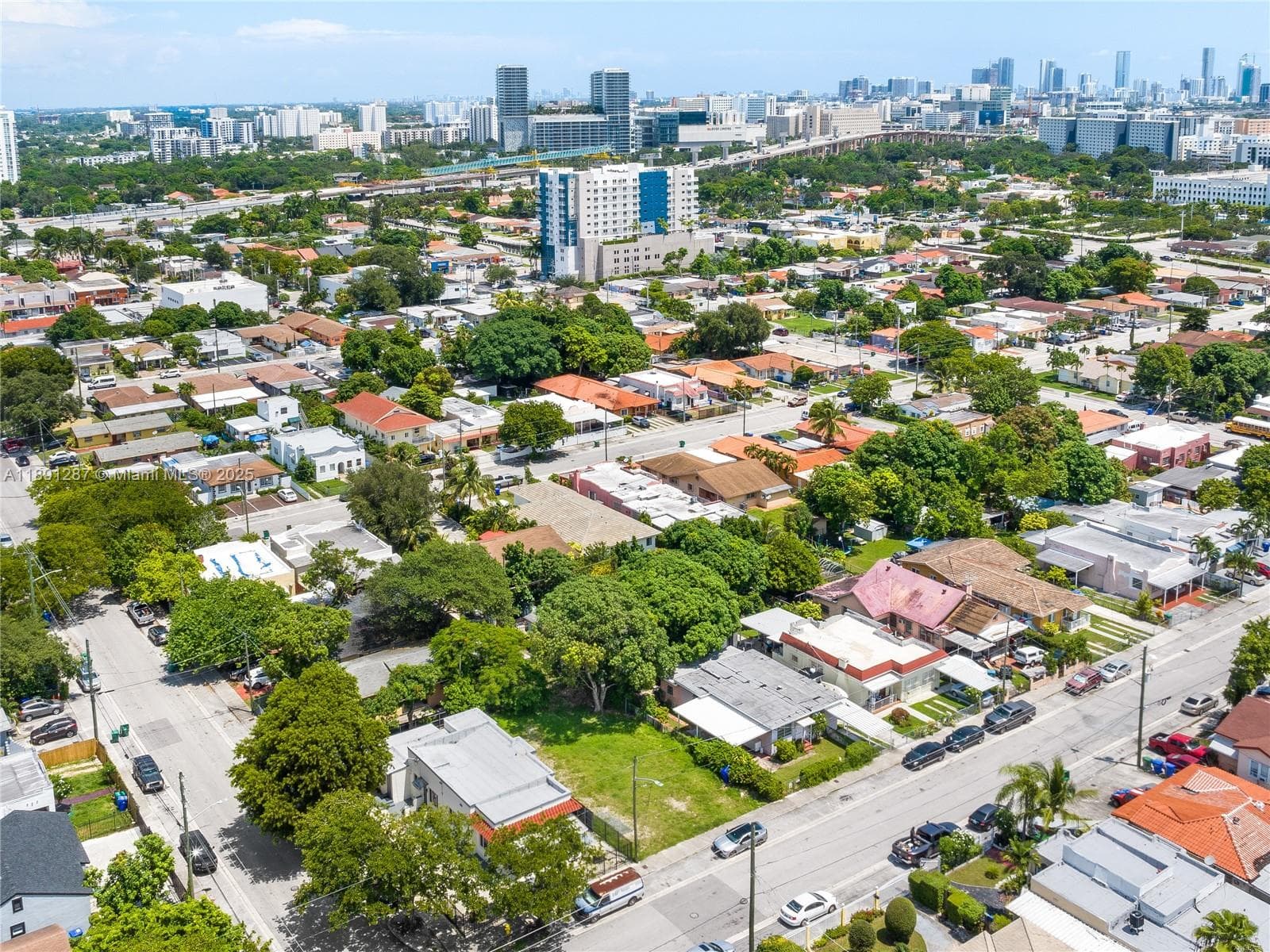 1881 NW 4th St, Miami FL 33125