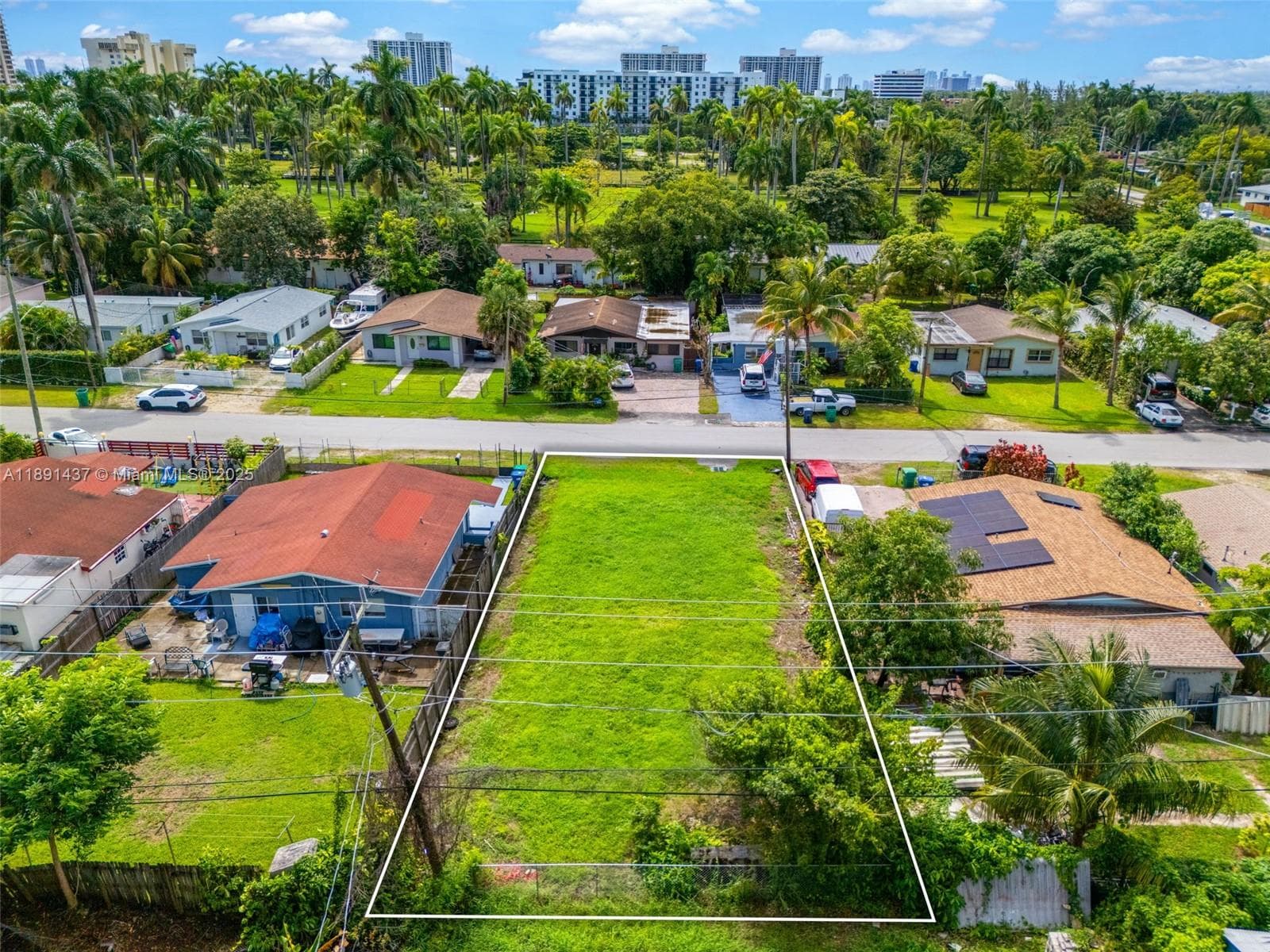 1453 NE 117th St, Miami FL 33161