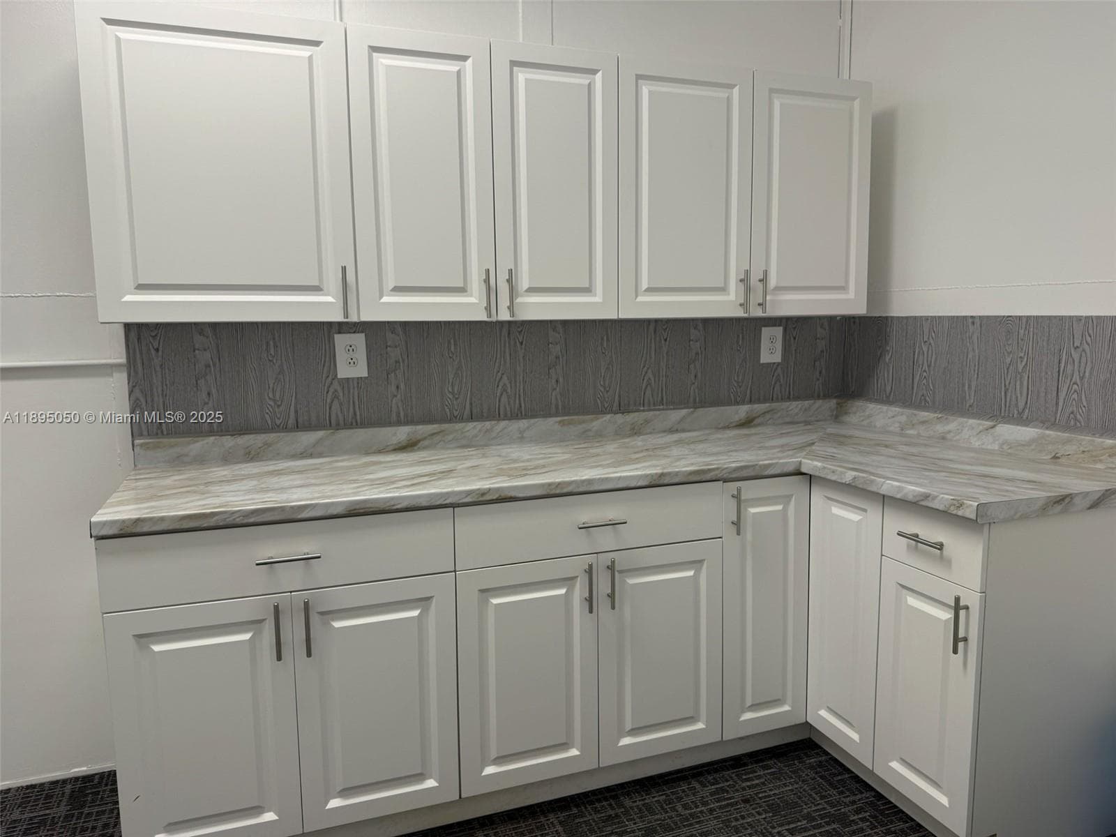 Suite 302 - kitchenette