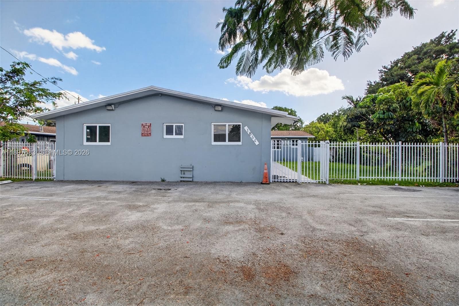 1864 NW 28th St, Miami FL 33142