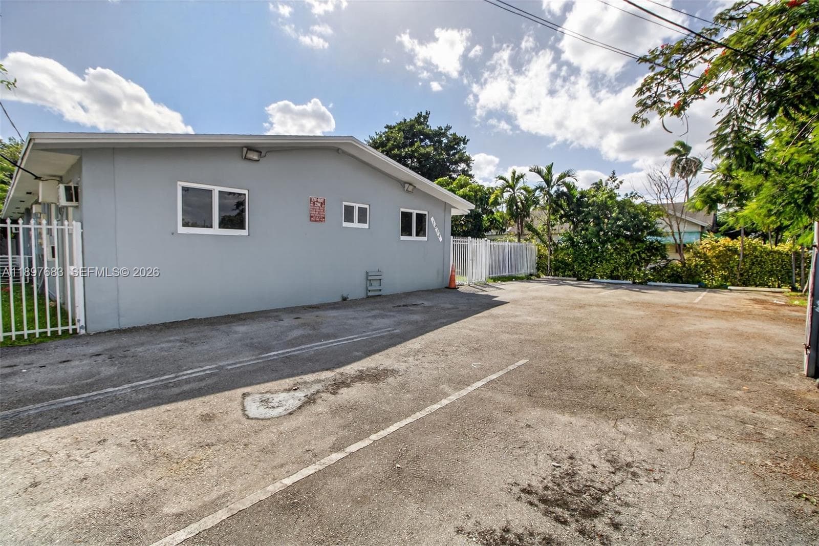 1864 NW 28th St, Miami FL 33142