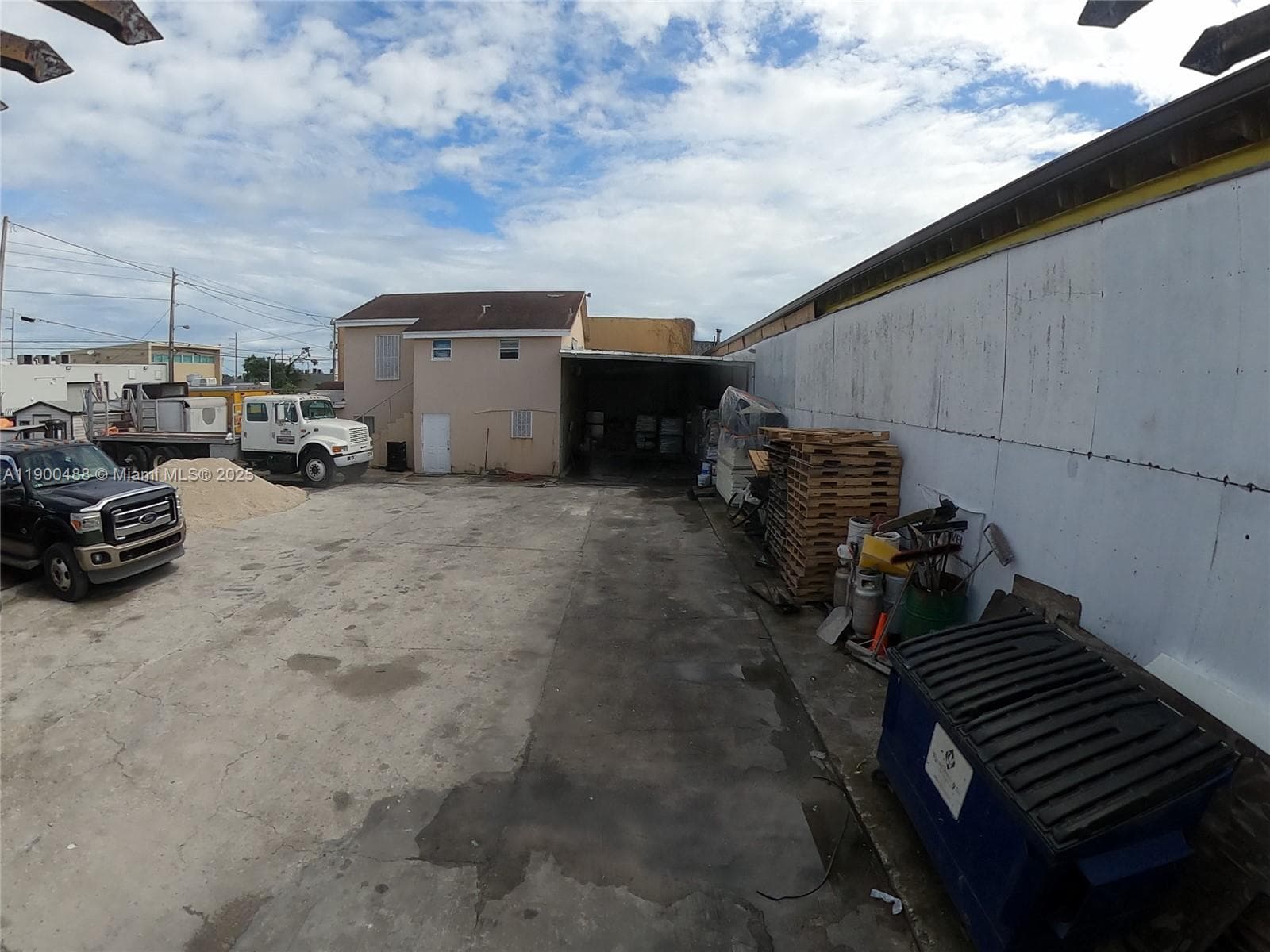 2484 NW 21st Ter, Miami FL 33142
