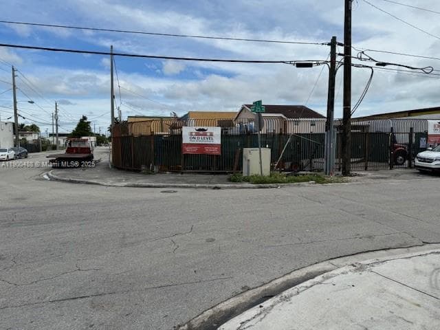2484 NW 21st Ter, Miami FL 33142