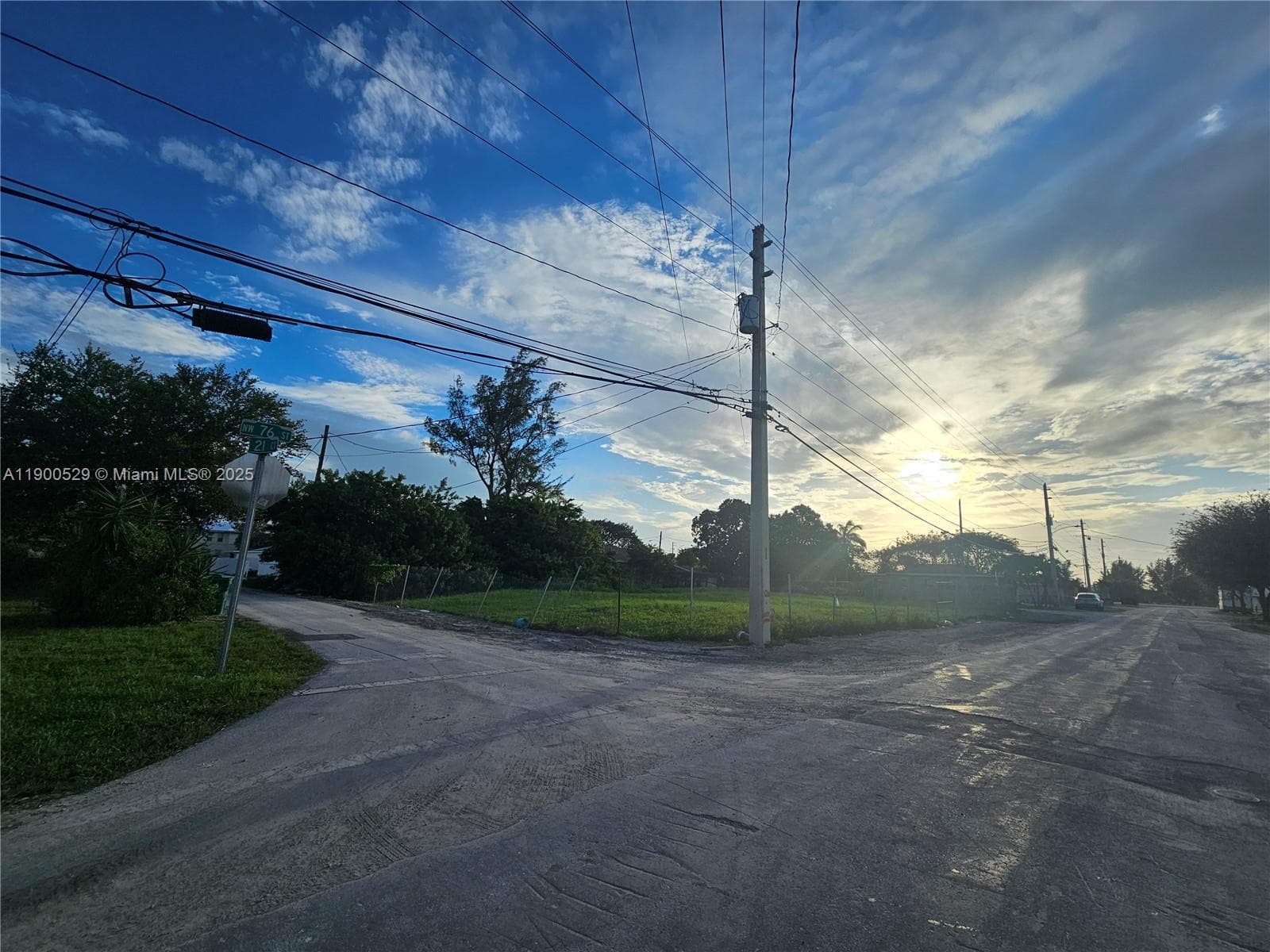 2140 NW 76th St, Miami FL 33147