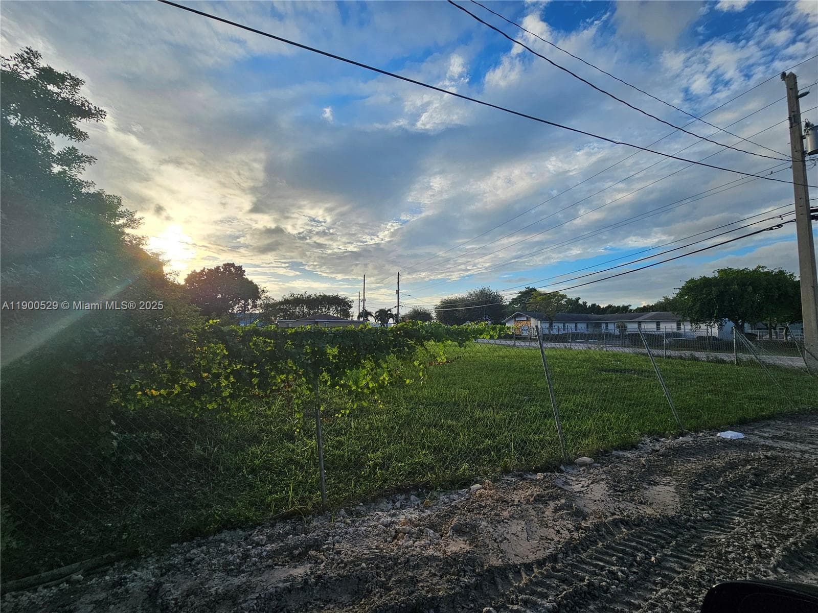 2140 NW 76th St, Miami FL 33147