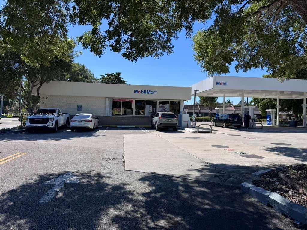 8400 W Oakland Park Blvd, Sunrise FL 33351