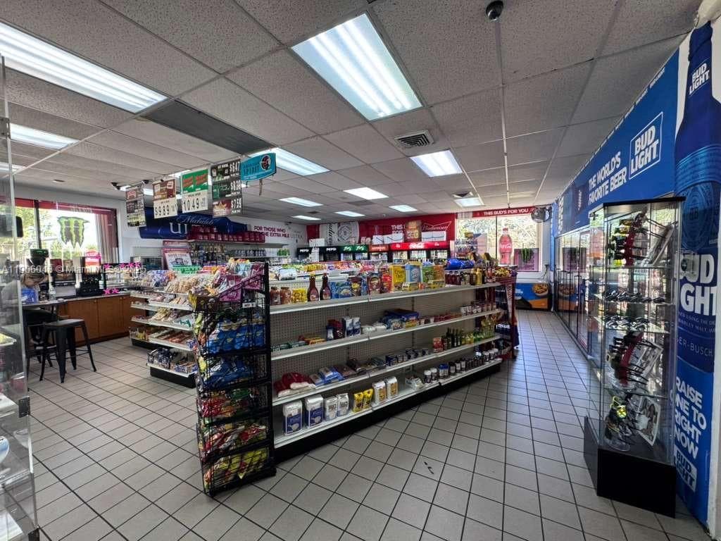 8400 W Oakland Park Blvd, Sunrise FL 33351