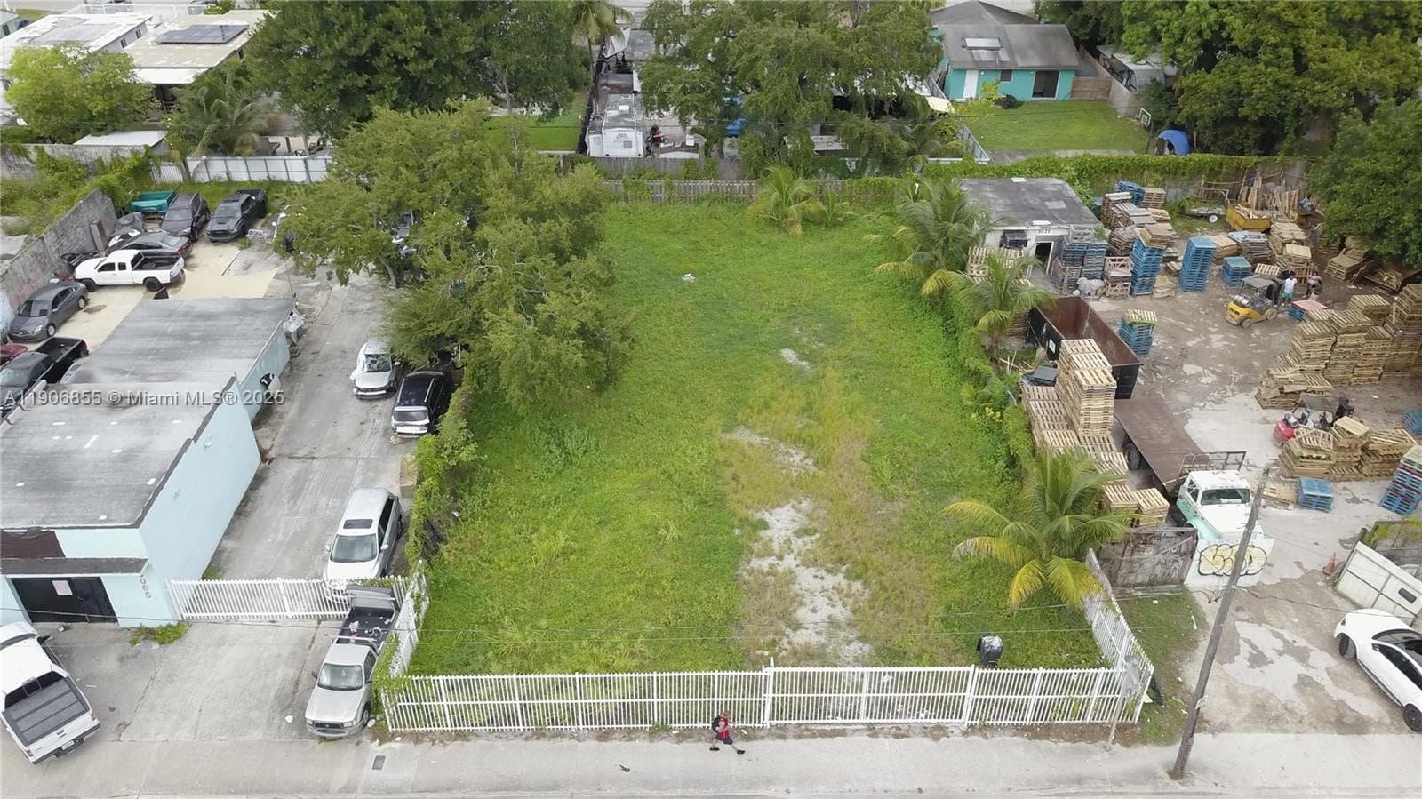 3039 NW 54th St, Miami FL 33142