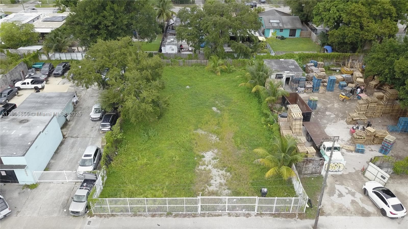 3039 NW 54th St, Miami FL 33142