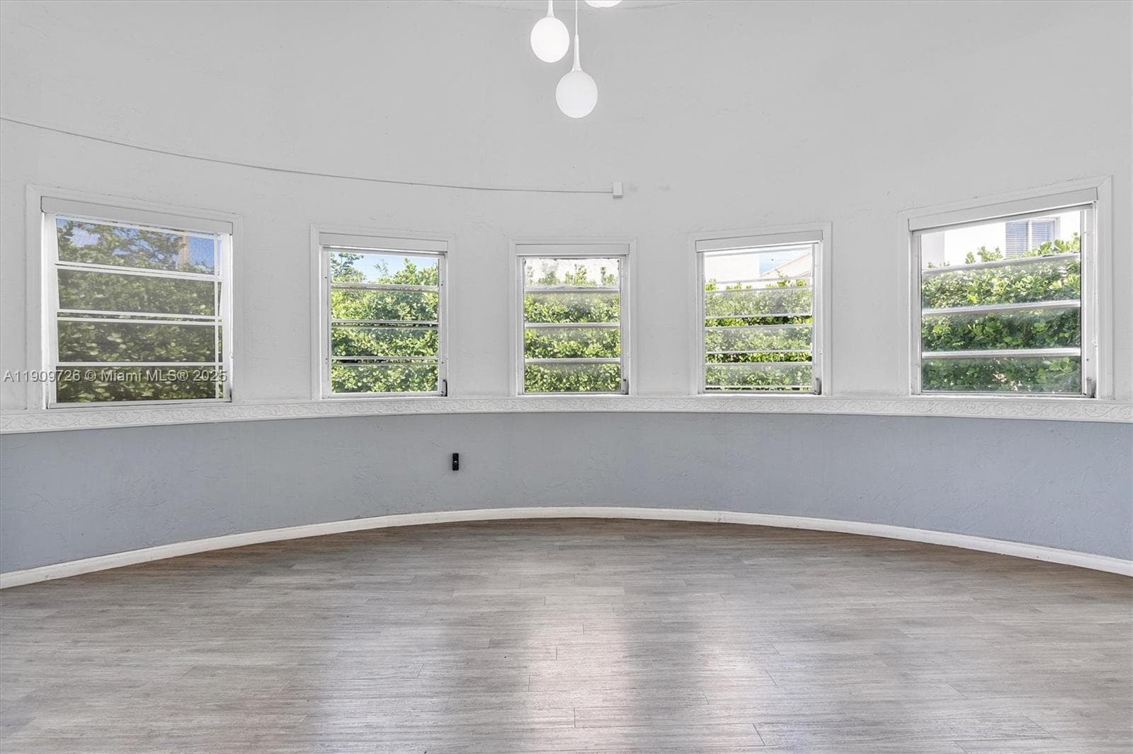 420 78th St, Miami Beach FL 33141
