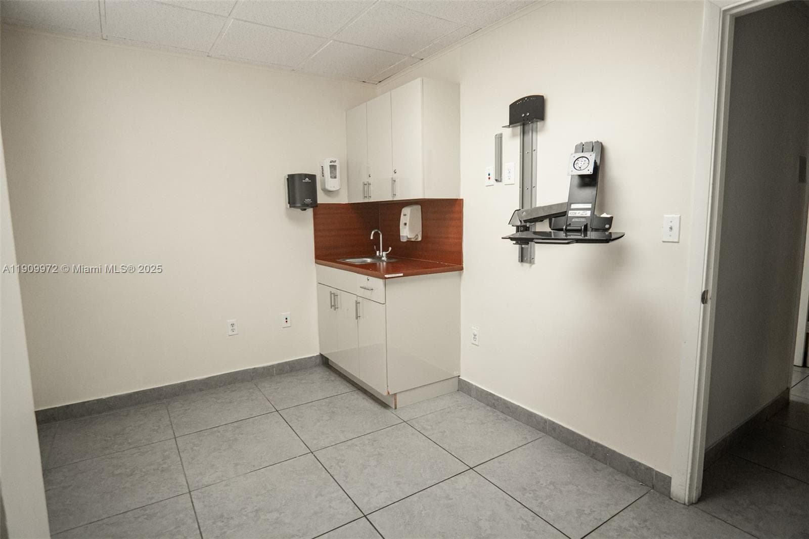 1901 SW 1st St, Miami FL 33135