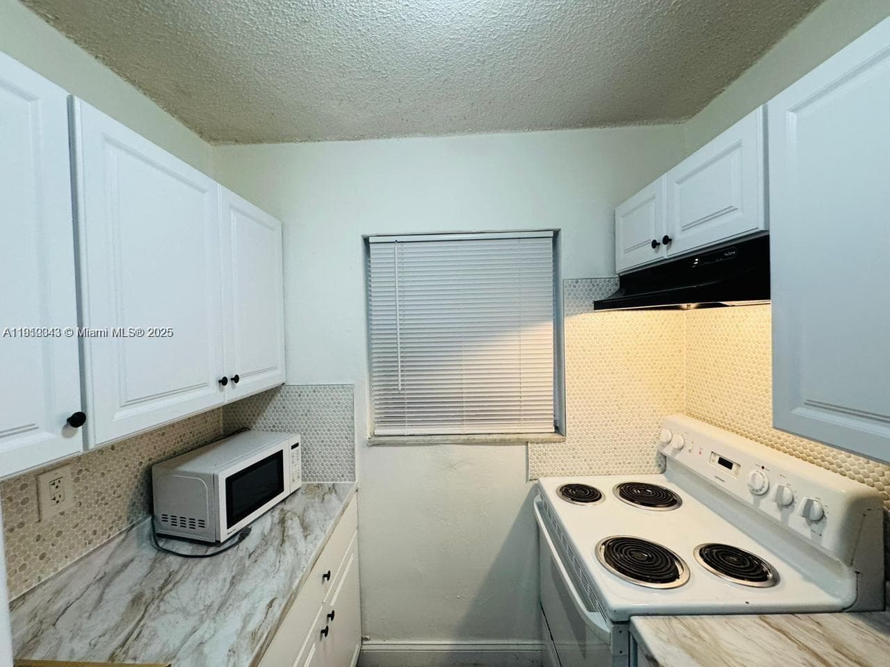 932 NW 5th St, Miami FL 33128
