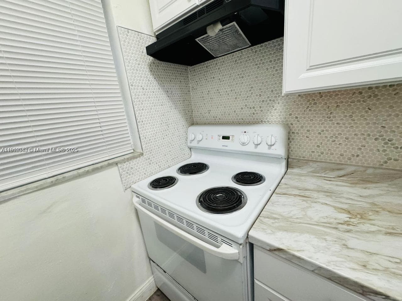 932 NW 5th St, Miami FL 33128
