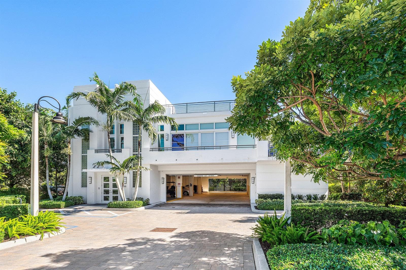 002-226PalmCourt-DelrayBeach-FL-33444-SM