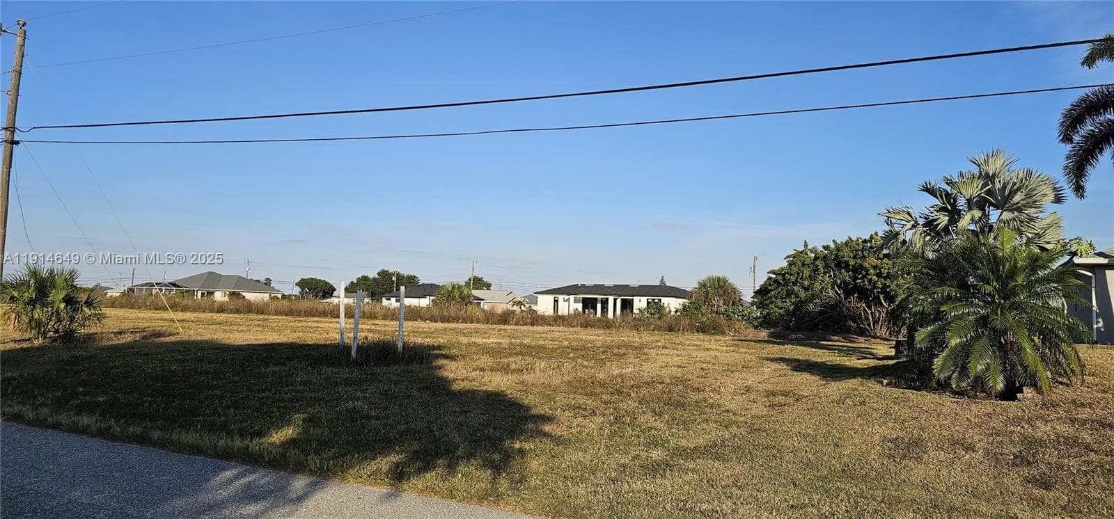 1427 NE 20 th, Cape Coral FL 33909