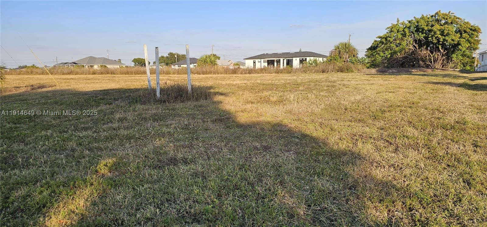 1427 NE 20 th, Cape Coral FL 33909
