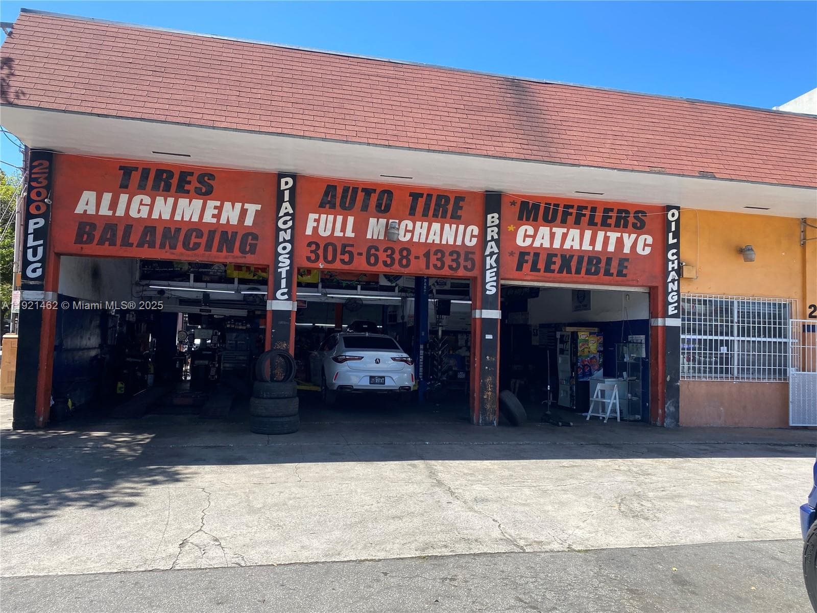 2300 NW 17th St, Miami FL 33142