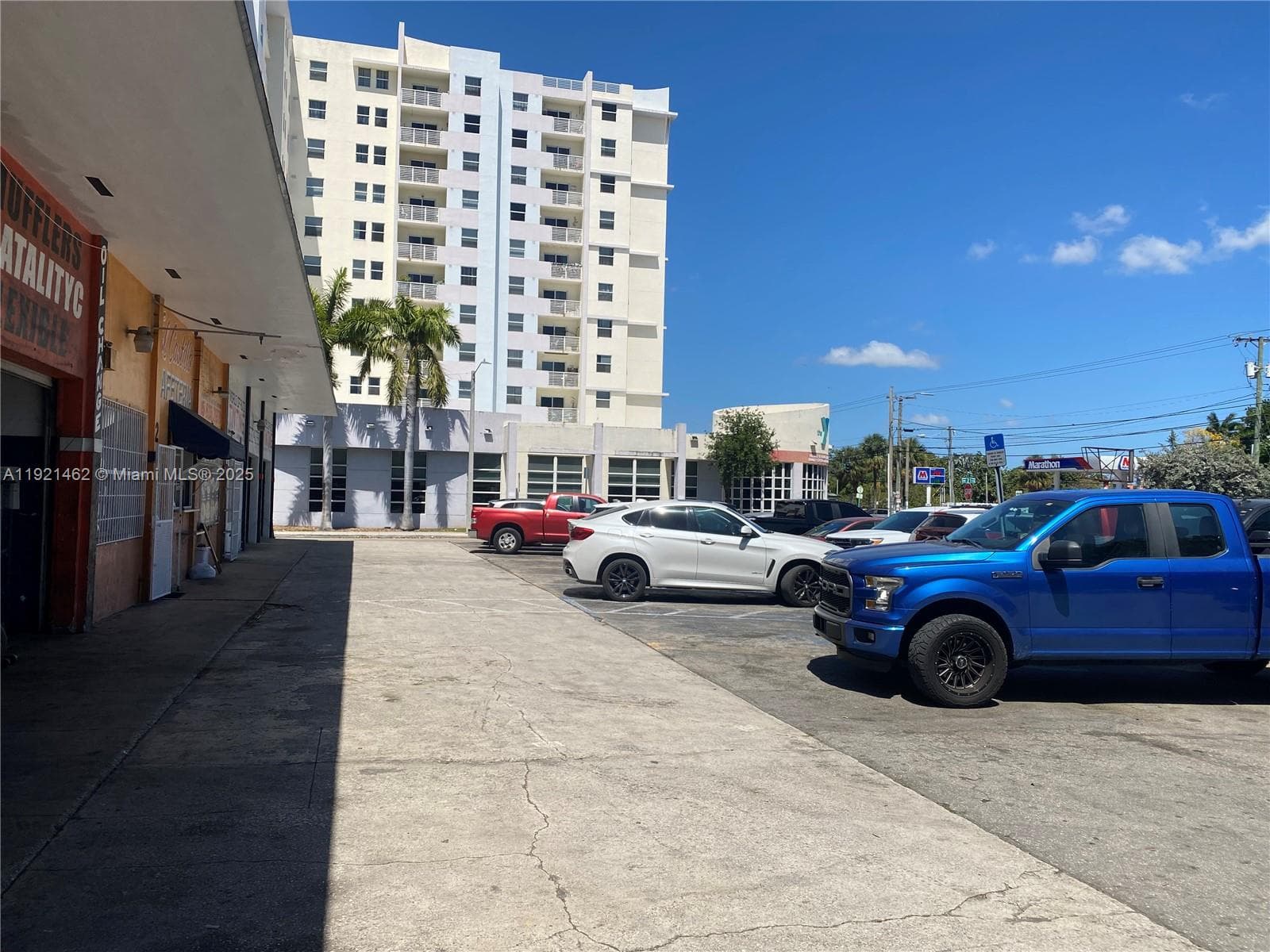 2300 NW 17th St, Miami FL 33142