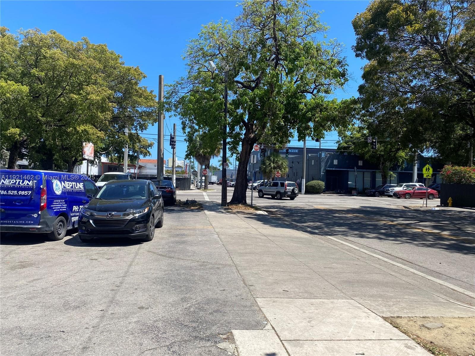 2300 NW 17th St, Miami FL 33142