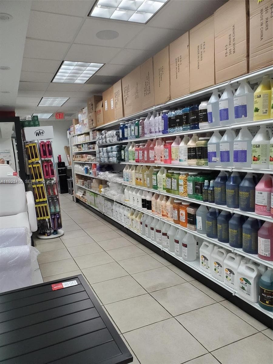 7101 SW 8th St, Miami FL 33144
