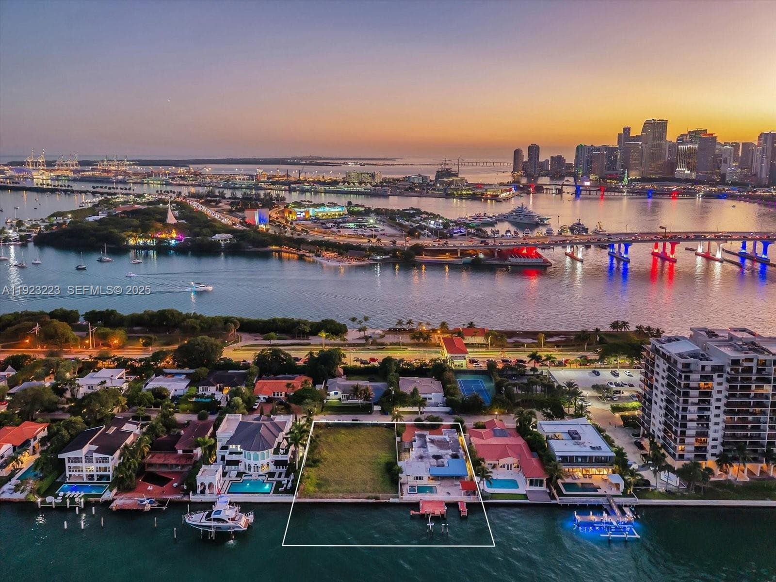 851 N Venetian Dr, Miami FL 33139