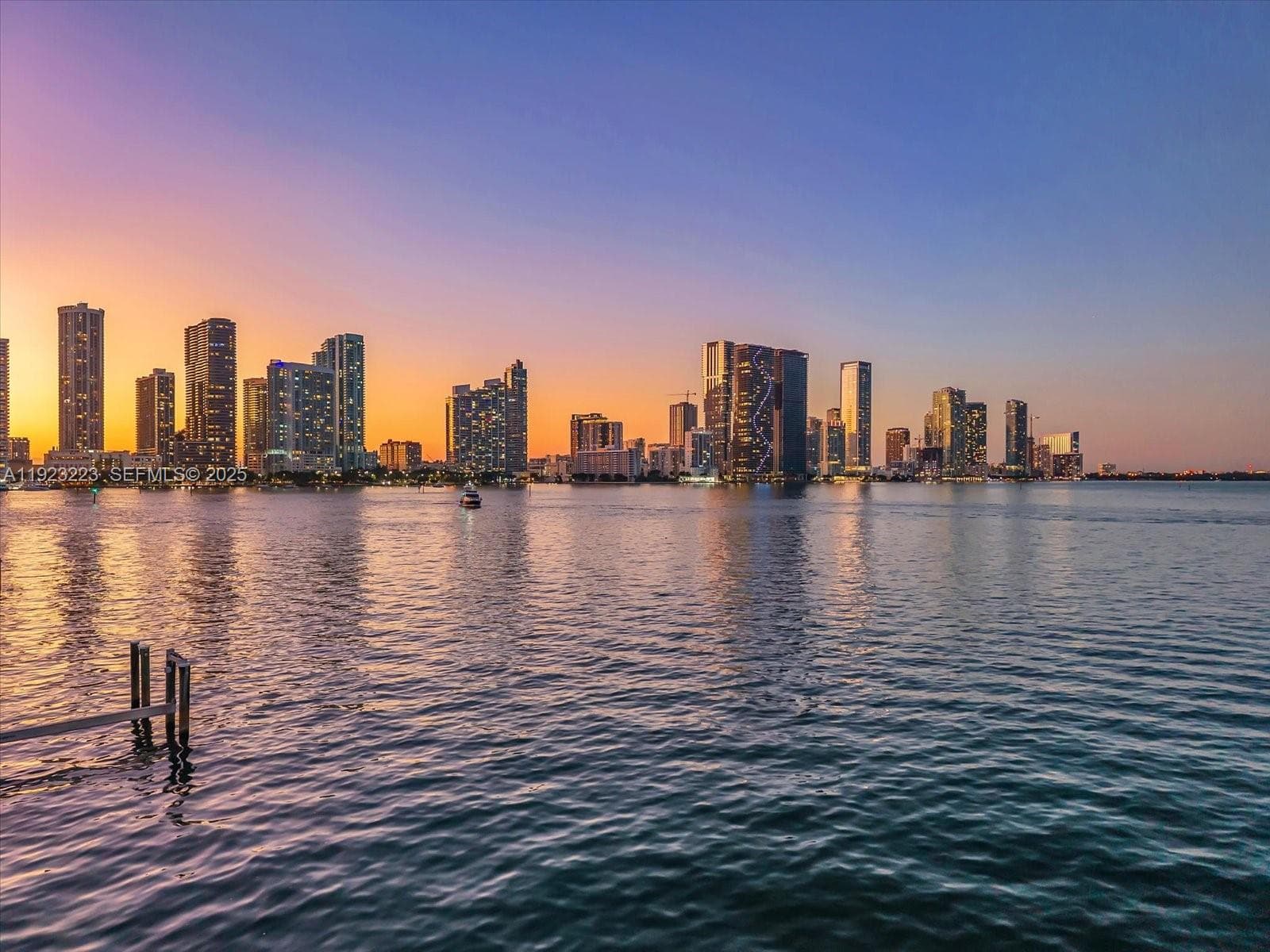 851 N Venetian Dr, Miami FL 33139