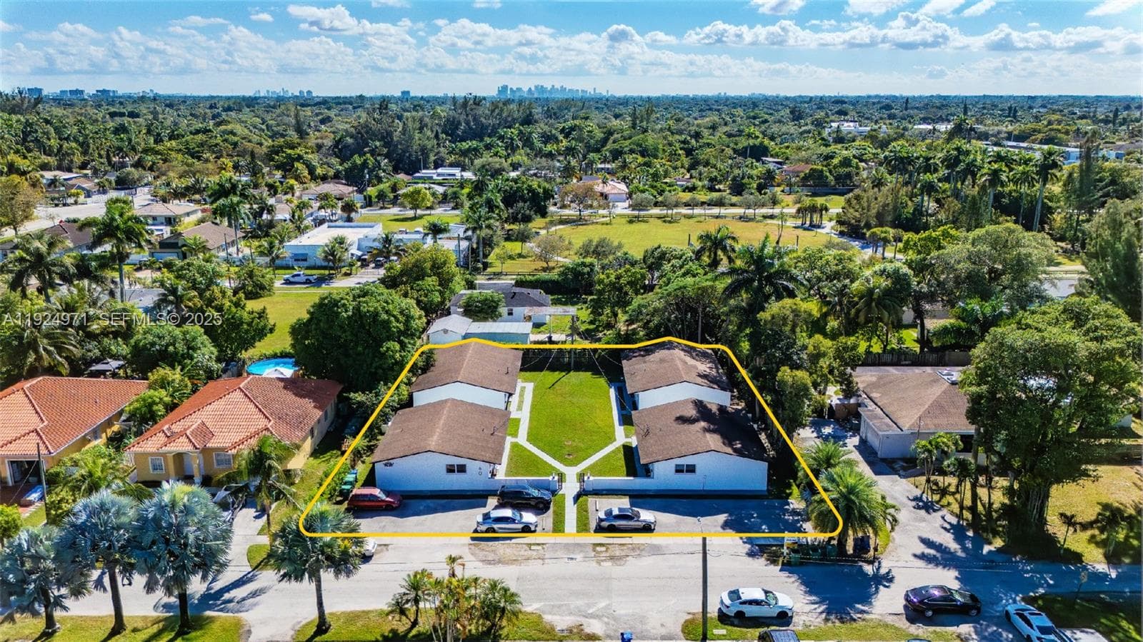 60 NW 161st St, Miami FL 33169
