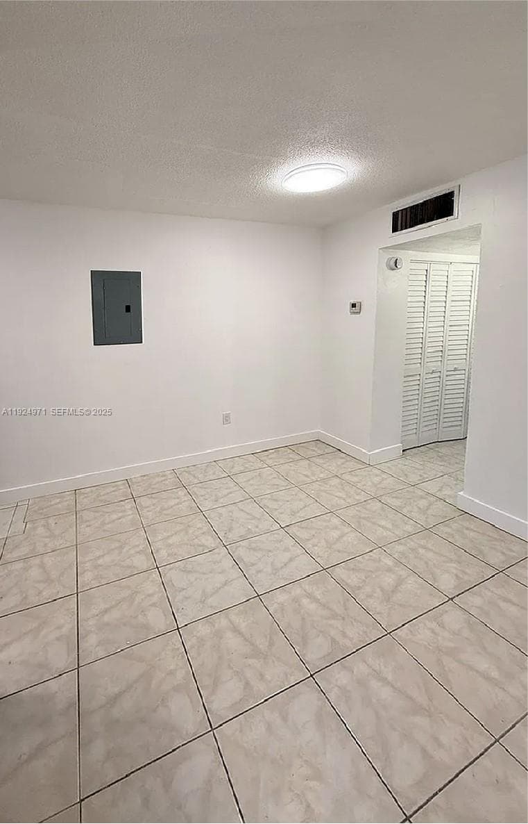 60 NW 161st St, Miami FL 33169