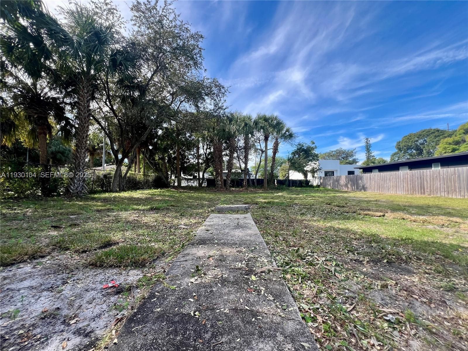 633 NW 14th Ter, Fort Lauderdale FL 33311