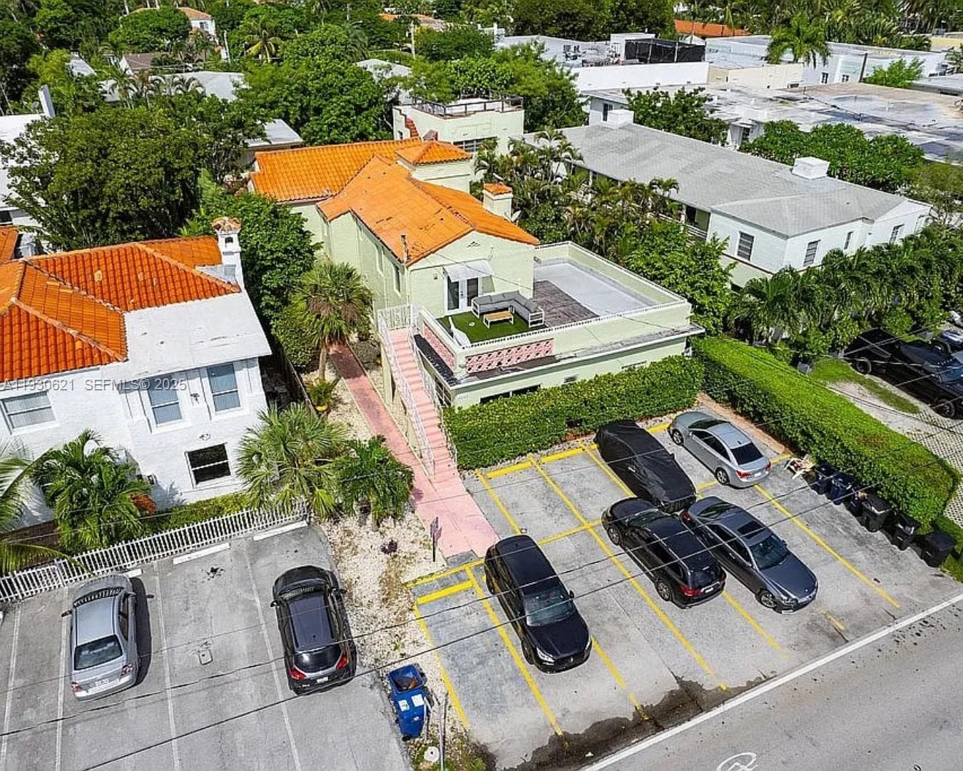 2822 Pine Tree Dr, Miami Beach FL 33140