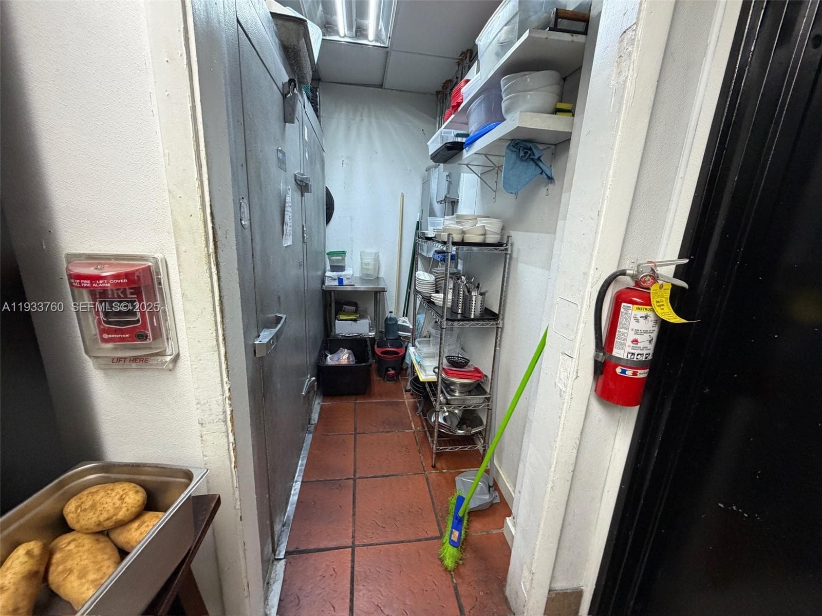 7500 NW 25th St, Miami FL 33122