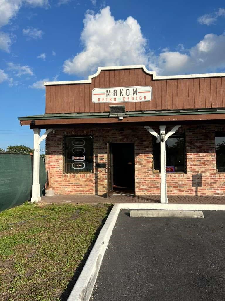 4264 SW 64th Ave, Davie FL 33314
