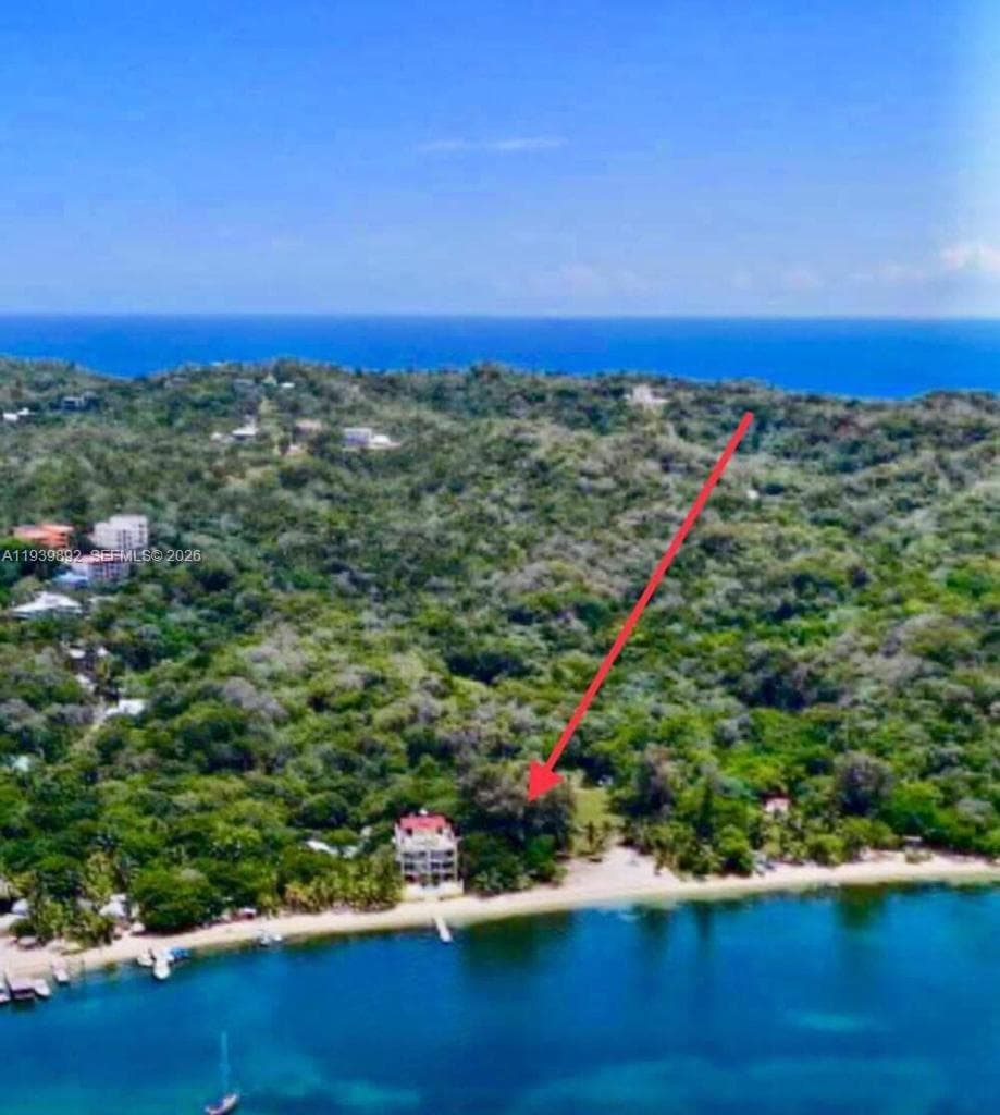 Roatan Island at Caribbean, Honduras, NA