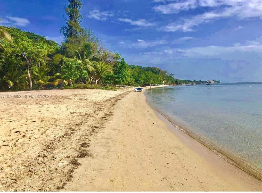 Roatan Island at Caribbean, Honduras, NA