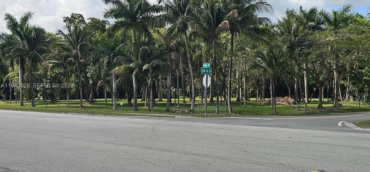 1615 Hiatus Rd, Davie FL 33325