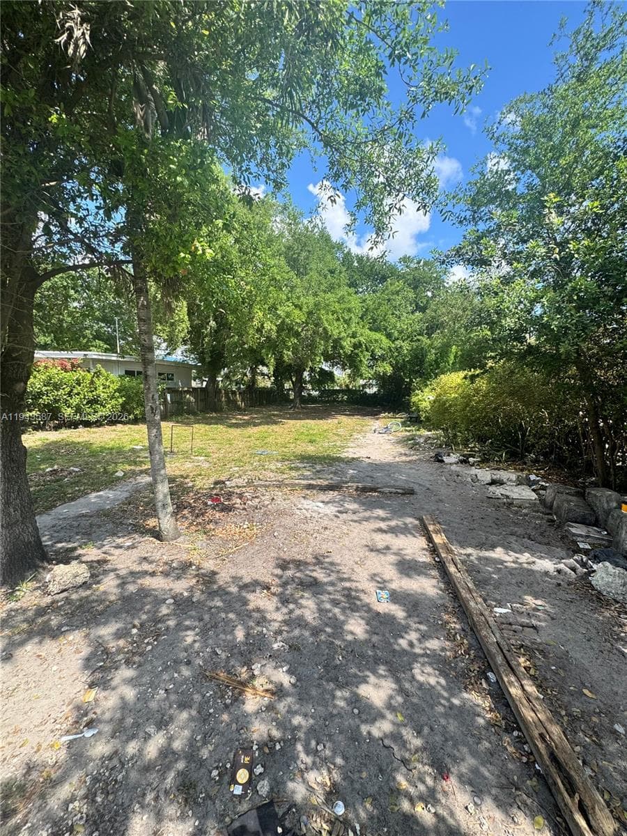 629 NW 65th St, Miami FL 33150