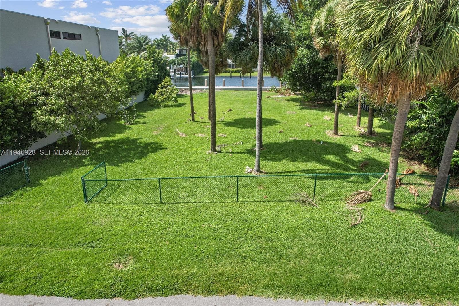 606 Palm Dr, Hallandale Beach FL 33009