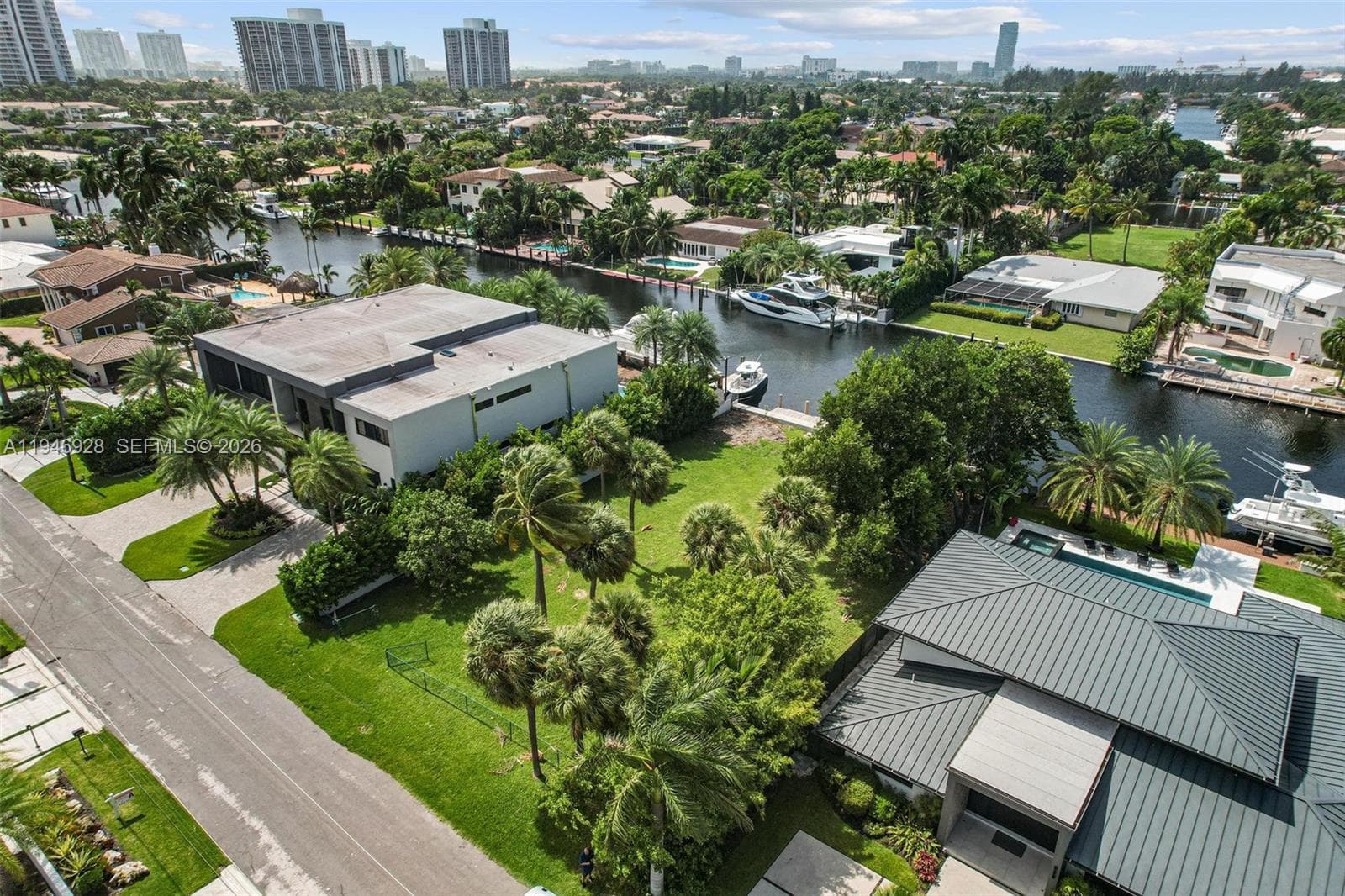 606 Palm Dr, Hallandale Beach FL 33009