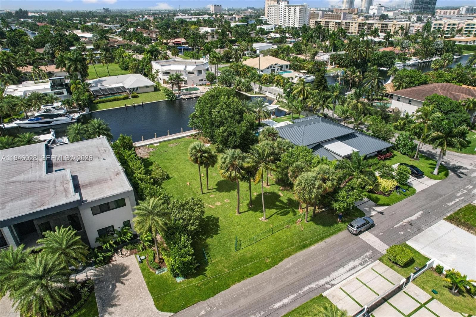 606 Palm Dr, Hallandale Beach FL 33009