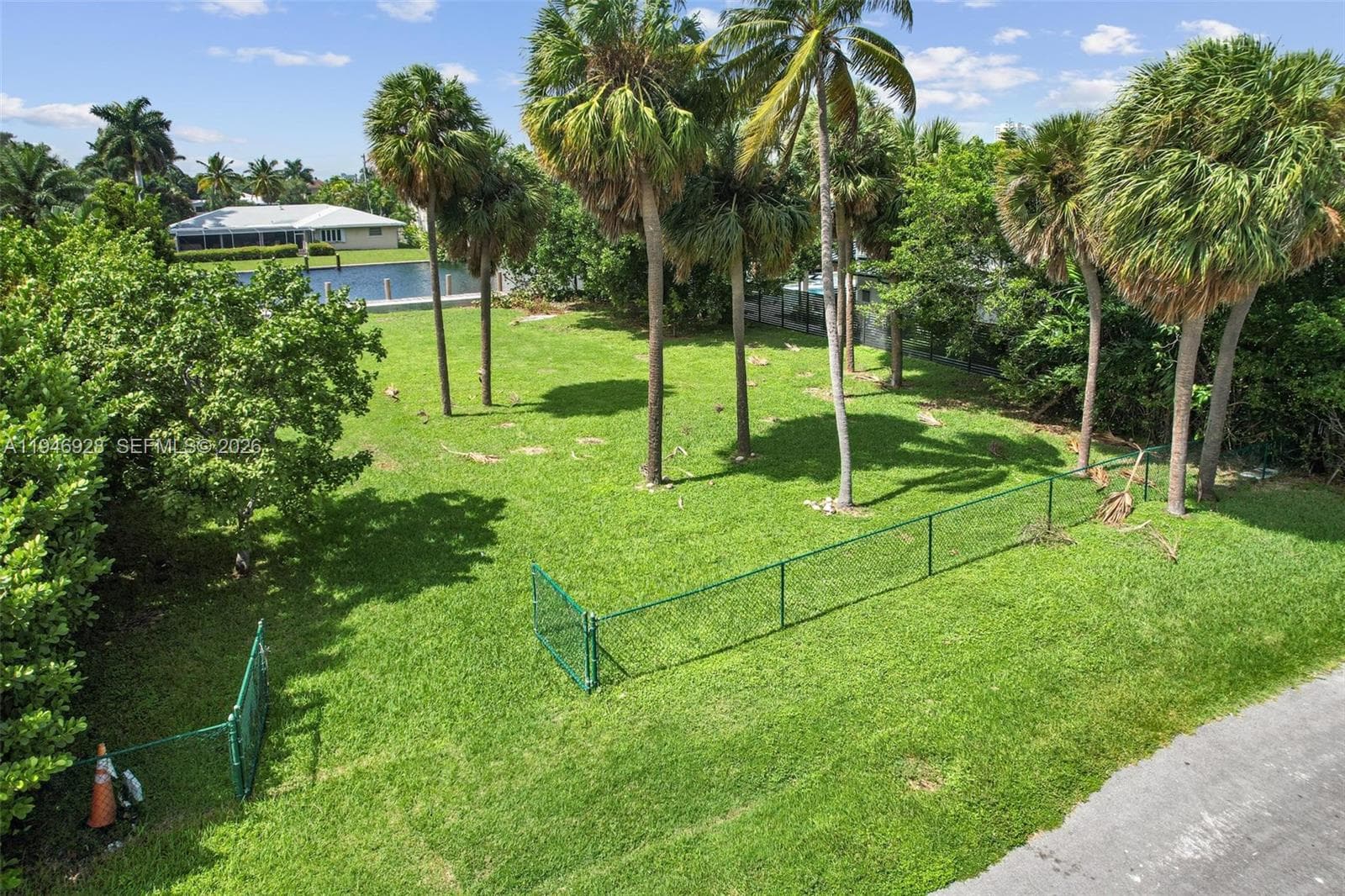 606 Palm Dr, Hallandale Beach FL 33009