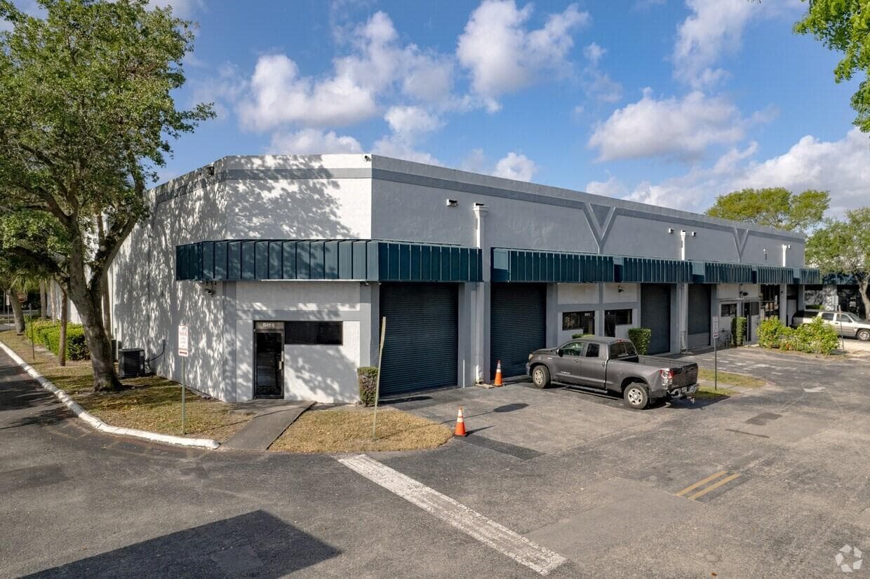 6741 W Sunrise Boulevard, Plantation FL 33313