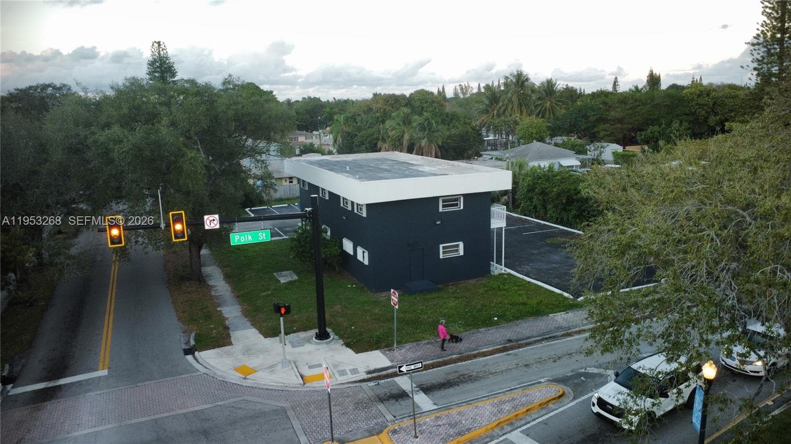 2555 Polk St, Hollywood FL 33020