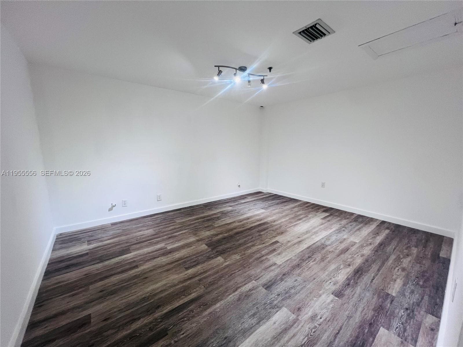7500 NW 25th St # 256, Miami FL 33122